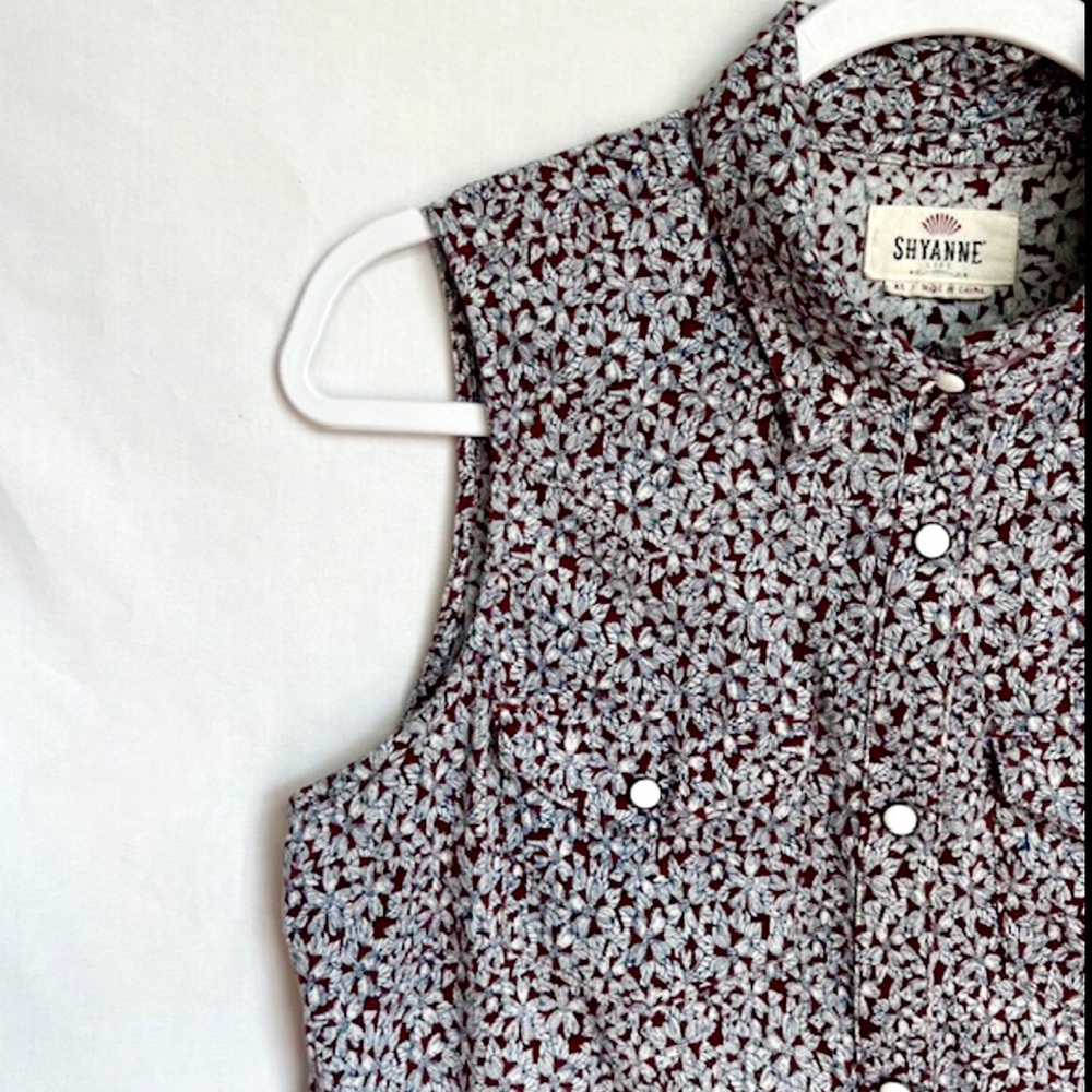 Women’s Shyanne XS Roper Brown & White Floral Tie Up Sleeveless Western Top
